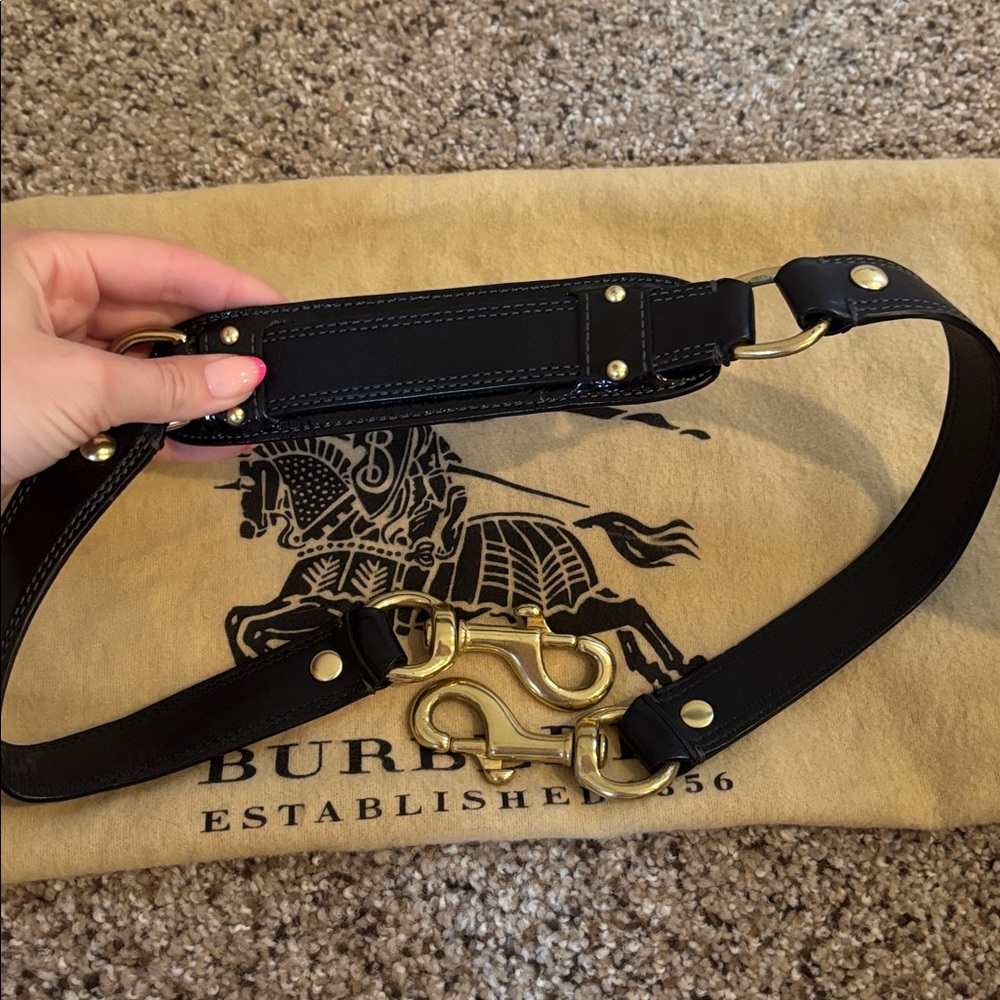 BURBERRY
Black Soft Leather Landscape Bridle Lynher Bag - Picture 14 of 14